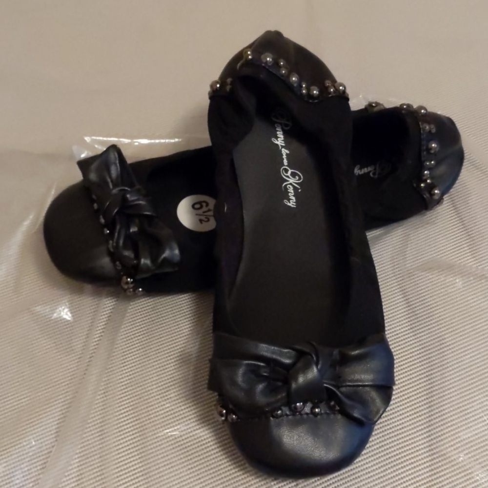 Ladies Black Bow-tie Flats